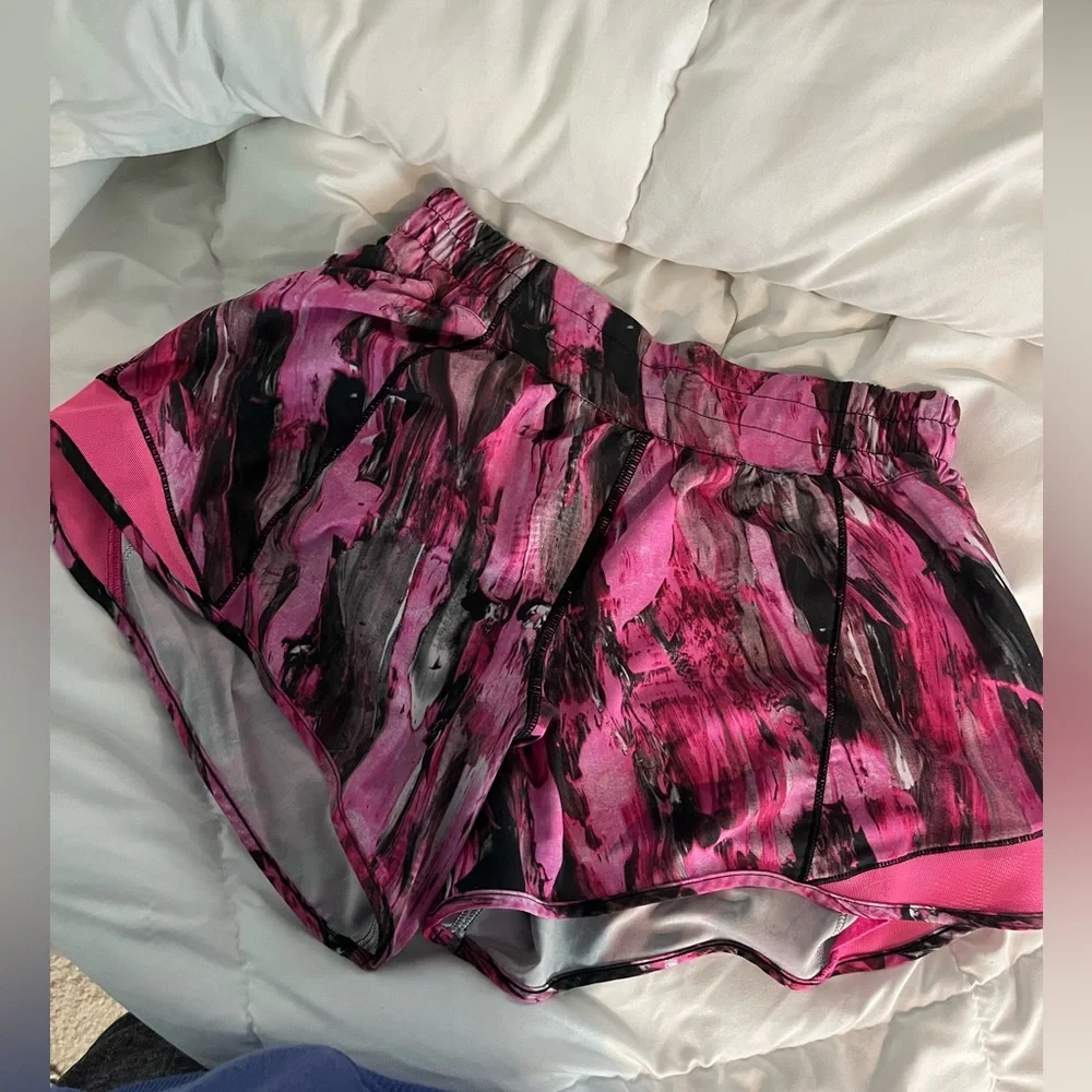 Lululemon Hotty hot shorts - Picture 2 of 5